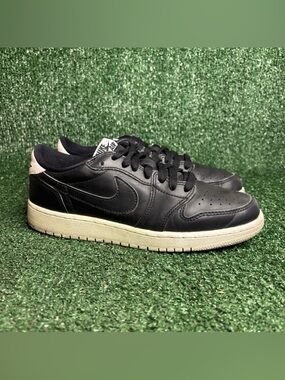 Nike Air Jordan 1 Retro Low OG Womens Size 7 (5.5Y) Black White 709999-010‎